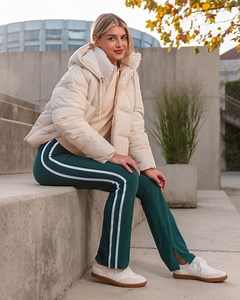 Kjer se želje uresničijo, tam nastajajo čarobni trenutki in trajni spomini. Veseli december 🎄 je tu in prinaša prav posebno ponudbo! 🎁 Z uporabo kode LELOSI40 si zagotovi 40 % popusta na izbrane izdelke. Ne zamudi priložnosti za praznično razvajanje 🥰 – naj tvoji trenutki utripajo kot lučke v udobju in stilu 💛 lelo.si/3CZN35s | Lelosi