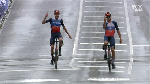 🇦🇺🚲 Plapp and Harper make the move.... and 103 kilometres later it's a Jayco-AlUla memorable victory! Plapp with a hattrick of Elite Road Race victories! 😮 | SBS Sport