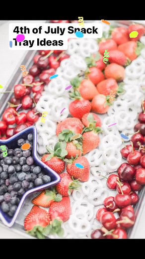 Snack tray ideas for the 4th of July #4thofJuly #july4th #snacks #snacktime #partyfood #foodideas #fingerfood #celebration | Easy Family Recipes