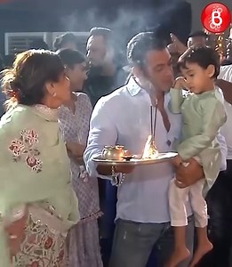 2.7M views · 10K reactions | सलमान खान ने अपने परिवार के साथ इस तरह मनाई गणेश चतुर्थी,भाई-बहन भी साथ में थे. | Bollywood Bubble - Hindi | Facebook