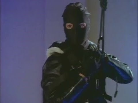 Female, masked burglar VS male burglar – Round 2