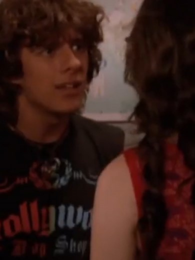 Zoey 101 Capítulo 9: Logan y Quinn Revelan su Amor