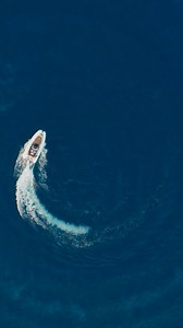 ☀️ L'été est là ! ☀️ C'est le moment parfait pour les amateurs de nautisme qui aiment les vagues et les croisières côtières ou hauturières ⚓️ Que ce soit pour votre bateau ou votre jet ski, ne laissez rien au hasard concernant les performances de votre moteur. Optez pour les bougies NGK et gardez le sourire. Satisfaction sur l'eau garantie ! Plus d'info  https://www.ngkntk.com/fr/applications/marine/ | NGK NTK | Facebook