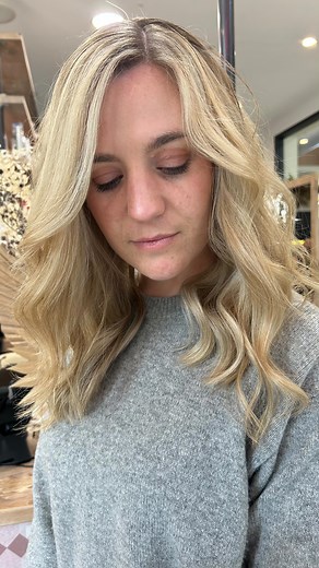 Creamy Butter Blonde 杻 Creating Natural blonde with a Soft Root Tap...