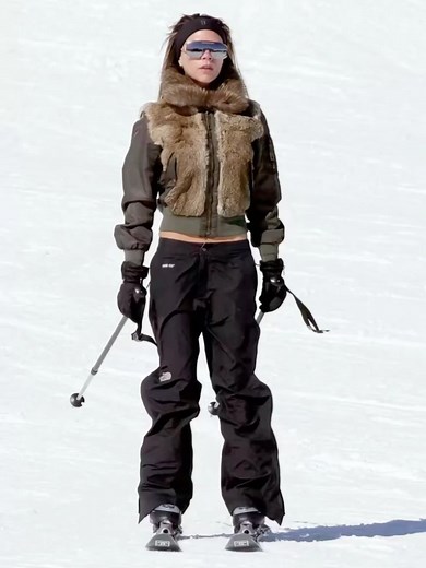 Winter chic -eve - - - - - - - - - - #fyp #targetaudience #victoriabeckham #winter #Moodboard Winter, victoria beckham,ski,snowboard,ski slope,moodboards,aesthetic,winter aesthetic,chanel,prada,models,model off duty, chic, fashion