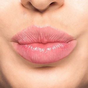 Think pink! Depending on your individual pH value, the color of the Colour Booster Lip Balm varies from subtle rosé to soft pink. | ARTDECO cosmetics