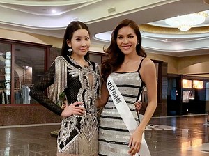 Minh Tú mang áo dài làm quà sinh nhật cho đương kim Hoa hậu Siêu quốc gia