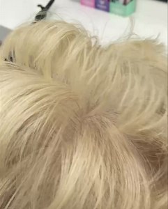 RISE WITH GHD ⭐️⭐️⭐️⭐️⭐️ GHD Created this AMAZING modern HOT BRUSH for all hair lengths 32mm barrel: the perfect barrel size to add body, fullness and bounce through the lengths of hair. 5mm smooth touch bristles: optimised for closest contact to the root for maximum root lift. Cool tip: Enables you to create gentle styling tension for maximum root lift. Sleek, tapered handle: lightweight design for balance and comfortable use. Soft stand to protect surfaces and prevent damage to bristles. 25-se