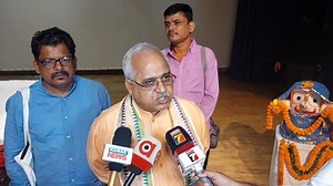 Siksha 'O' Anusandhan भुवनेश्वर में उद्यमिता प्रोत्साहन सम्मेलन के बाद प्रेस से बातचीत करते हुए स्वदेशी जागरण मंच के अखिल भारतीय सह संगठक श्री सतीश कुमार जी #सतीशस्वदेशी #satishswadeshi #pravas #प्रवास #mysba #purviodisha #पूर्वीउड़ीसा | Swadeshi Jagaran Manch