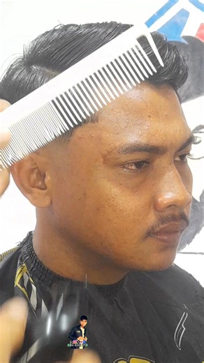 38 reactions | how to make eyebrow lines #easytrickie #easytechnique #easyhaircut #barbershop #viral #trending #haircuttutorial #shaving #outline #razoring #tampleshaves #everyone #pyp #asmr, | Riyu Zaqir Ahda | Facebook