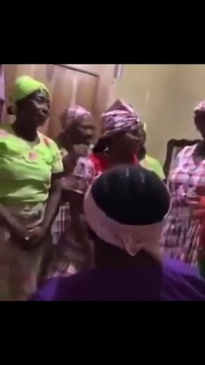 Well I wanna know what our elder garifuna women are talking about caz Hesus… I need translation immediately!!! But people get vex when artists record these kinda tracks..Sounds conflicting to me 🤷🏾‍♂️🤷🏾‍♂️ #garifunawomen #singing #gatherings #garifunamusic #garifunaculture#garifuna #ubafu #belize #hopkins #dangriga #seinebight #puntagorda #labuga #honduras #music | Vaughn Figaro