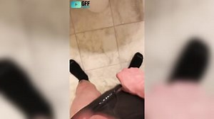 Quick finger in the bathroom – Alek (Alekxbrandt)