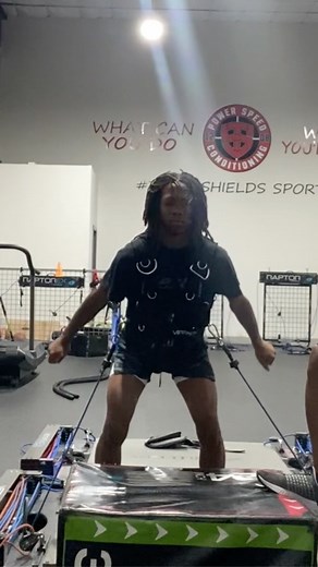 Coach Jarvis Shields @teamshieldssportsandapparel demonstrates his favorite drill for developing vertical jump by combining the trampoline with the #VertiMax V8 Platform. This drill focuses on activating the calf muscles, while progressing upper body movement for optimal explosiveness💥Stay tuned for more great drills from Coach Shields! 💪 Get that BOUNCE factor at vertimax.com 🚀 #verticaljump #jumptraining #jumpdrills #jumphigher #strengthandconditioning #sportsperformance #athleticdevelopmen