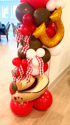 Getting ready for a Backyard Bbq…Texas style at @watermere.mckinney #dallasballoons #balloons #prosperballoons #balloongarland #friscoballoons #prosper #balloongarlands #ballooncolumns | Fit 2 Be Tied Balloons