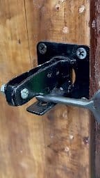Simple idea wood sliding gate latch lock 🔒😯 #ideas #creative #handmade #homemade #art #diy #fbreels #reelsviralシ #reels #woodworking #tips #lifehacks | Wood Lock