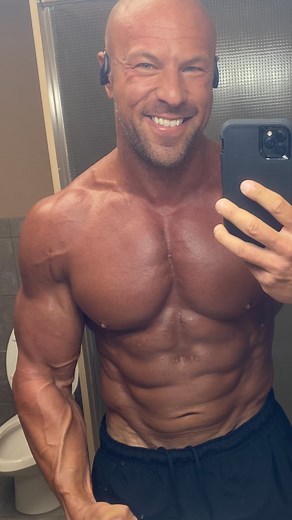 I went on vacation and got FAT!!! Has this ever happened to you? One of the biggest freak out moments that my clients experience is post-vacation weight gain….. You worked hard in the gym and ate like a Spartan to look lean for a beach vacation only to come home to find that the scale had jumped up SIGNIFICANTLY in your week away from the gym….. Don’t…. Panic….. You can see my stats from before / after my recent trip to Florida. This is actually child’s play for me (21 pounds in a single week is