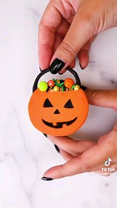 Halloween cupcake ideas more cupcake designs watch here ➡️➡️ https://fb.watch/gf5WFVrg-E/ ctto. Tiktok DISCLAIMER: No copyright infringement intended. I do not own the music in this video. They belong to their rightful owners. | Miss Cha Baking and Cake Decorating