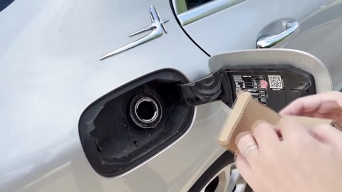 Locking Gas Cap, Fuel Tank Cap with Key For Dodge Jeep Ram Cherokee Grand Cherokee Wrangler TJ LJ JK JKU JL JLU JT Liberty Compass,5278655AB,05278655AB