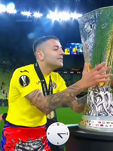 Players Kissing The Trophy Him 🥶 #football #soccer #ronaldo #messi #neymar #mbappe #fifa | Football Furious