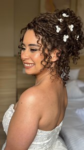 25K views · 5.9K reactions | Two different looks for the same bride 懶 ‍♂️ #bride #natural #wavy #white | Maria Armanyous Hairstylist | Facebook