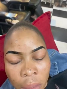 Zithini iBrows on fleek emntaneni??? 🥰🥰🥰 Wax and Tint R120 Lasts 1/2 weeks We open at 8am till 7pm today🥂🥂🥂 | Bob Cuts SA