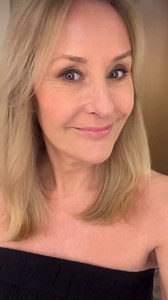 COME WITH ME FOR A LASH AND BROW REFRESH @shavata_brows with the Queen of great brows @shavatasingh - first up a mask to hydrate and protect the delicate under eye area then Shavata is so good she can freehand the brow tint in seconds. Ten minutes later and the tint is all removed and I have darker lashes and perfect brows. A choice of waxing or threading to tidy things up and a @lightinderm treatment to calm redness and to soothe away inflammation. A few days later I’m in the US working with pe