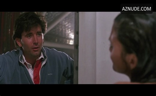 Nia Peeples Sexy Scene in Deepstar Six