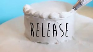 This cake has a hidden symbol perfect for 4th of July. (via Kawaiisweetworld) Full recipe here: http://taste.md/1RDOmTm | Tastemade