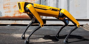 Unbox Therapy Takes Boston Dynamics' $75K USD "Spot" Robot for a Walk