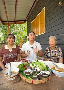 207K views · 8.6K reactions | ဖွားဖွား ညီမလေးနဲ့ ထမင်းလက်ဆုံစားမယ် .....