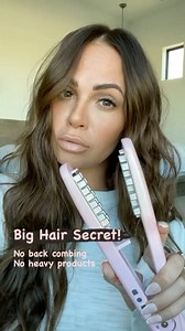 🤫SHHHHH… . #secretsout #lovemyvoloom #voloom #voloompetite #voluminous #hairtutorials #obsessed #instahair 📸 @rachel_jacob_ | Voloom