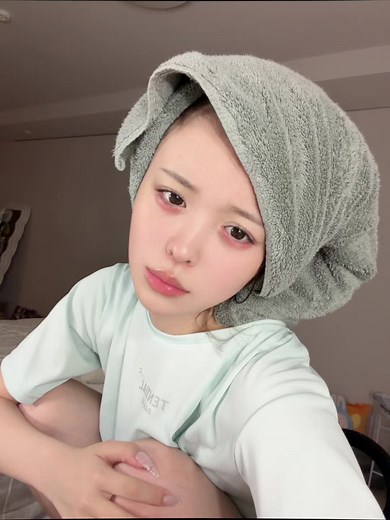 定期的にまぶたがめっちゃ赤くなって腫れて痛いんですけどなんなんですか？#腫れてるからちょっと盛れる #まつ毛きれい