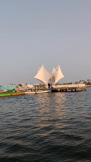 Alappuzha la ipdi oru place ah🤯....⁉️ Wow vera level ⛵ . . . . . .#food #foodporn #yum #instafood #yummy #amazing #instagood #photooftheday #sweet #dinner #lunch #breakfast #fresh #tasty #delish #delicious #eating #foodpic #foodpics #eat #captionplus #hungry #foodgasm #hot #foods #trending #vlog #tamilvlog support my channel 🤝 like and follow 🌹👏 disclaimer :this video just fun not real , entertainment, Alappuzha boat vlog | Tenkasi Stall
