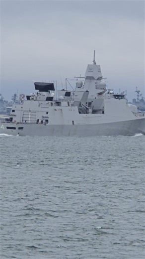 🇳🇱HNLMS De Ruyter (F804), a De Zeven Provinciën-class #frigate of the #Royal #Netherlands #Navy. | Richard LeBel
