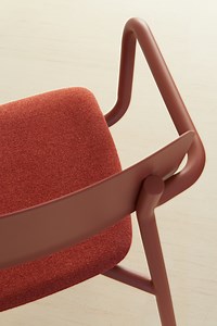 Besoin d'idées pour aménager un espace bureau à la fois pratique et confortable ? Une belle table, un joli fauteuil, un point lumineux… Et au boulot ! | Fermob