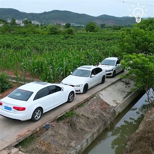 Skilled driver gets out out of an impossible situation😮 | Trendy Magazine