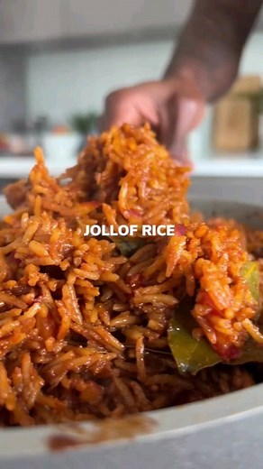 Reposted @rgveganfood JOLLOF RICE (vg) What I used: 3 cups golden sella rice 2 red bell peppers 2 red pointed peppers 2 chili peppers 1 scotch bonnet pepper 3 large tomatoes 2 large white onions 1 red onion 1 whole garlic bulb 2 heaped tbsp tomato paste 100ml olive oil 10-15g ginger root 1 tbsp curry powder 1 tbsp dried thyme 2 tsp concentrated vegetable stock 1 tbsp butter(vg) 5 bay leaves 2 tsp sea salt 1 tomato for garnishing 1 red onion for garnishing Instructions: 1 Place bell peppers, poin