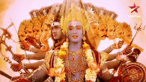 Kya aapne Geeta ka gyaan Arjun ko dene waale ShriKrishn ke is vishwroop ko dekha hai? Dekhiye, #Mahabharat, har roz, shaam 4:30 baje, StarPlus aur kabhi bhi Disney Hotstar par. | StarPlus