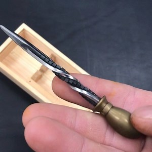 This is my favorite scratch awl, and the one that I do a majority of my leather layout work with. It tracks easily alongside my patterns, leaves a crisp line in the leather, and fits perfectly in the palm of my hand. And it was made by my good buddy and miniature marvel, @marcoterenzi @terenzi_miniatures. Your tools should bring you joy, as this one does for me . . #miniatures #handtool #awl #leatherwork #maker #handmade #craftsman #artisan #layout #leather | Texas Heritage Woodworks