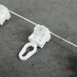 [Hot Item] Wholesale Modern Curtain Track Accessories Single Double Hooks Ripple Fold Curtain Runner