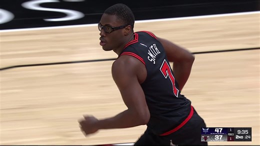 Jalen Smith with the monster slam