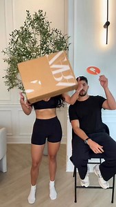 380 reactions | Wait… you noticed it too, right? 懶 #couple #relationships #fashion #style #zara #outfits | TwoTrends | Facebook