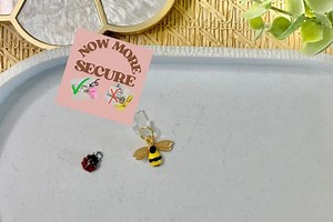 Honey Bee Dust Plug / Sand Plug Charm: Phone, Kindle, Tablet, E-reader USB-C, Micro-usb, Lightning | Stocking Stuffer - Etsy