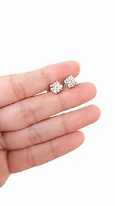 Interest check! Cvd or lab grown diamonds. Laking mura as compared to natural diamonds but still are authentic diamonds. Will test positive on a diamond tester except for some special testing equipments. If you want less flaws, better color and clarity at pang suot go for CVD. Same in composition as a natural diamond hindi lang earth mined. Mas malaking carats rin ang makukuha for a budget dedicated to earth mined. Gusto? 💎 | The Dainty Queen ph