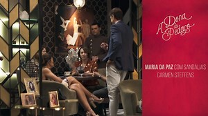 Maria da Paz arrasando com a nossa Sandália Gold Tiras no episódio passado de A Dona do Pedaço. | Carmen Steffens