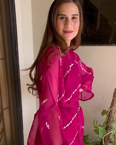 Maya - Our signature gota laden wrap with intricate detailed mirror tassels ✨ . . . #AmnaArshad #Design #Couture #Designer #PakistaniFashion #Karachi #Islamabad #Lahore #USA #UK #London #NewYork #Paris #Australia #Sydney #FormalWear#LuxuryCouture #LuxePret #LuxuryPret #PretWear #LuxeWear #LuxeFormals #WinterVelvets #Velvet #SouthAsianFashion #DesignerWear #DesignerLabel #LuxuryWear #LuxeLife | Amna Arshad | Facebook