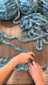 The quickest hand knit chunky blanket tutorial out there! #fyp #fingerknitting #chunkyblankettutorial #handknitblanket #falldecor #diyhomedecor #etsycreatorco #chenilleblanket #armknitting #diycrafts #handknit | WildlyWoven