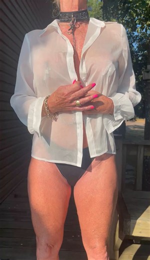 Outdoor MILF Big Tits Tease Amateur | Maya 😈