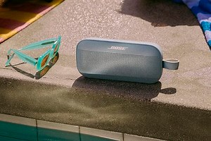 Una de las mejores ofertas que verás hoy en Amazon: este altavoz Bluetooth de Bose que flota en el agua cae en picado