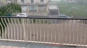 4.6K views · 32 reactions |  ULTIMO MINUTO Spaventoso nubifragio in Italia, panico generale tra i cittadini: ci sono gravi danni ⬇️ | "Aforismando" | Facebook